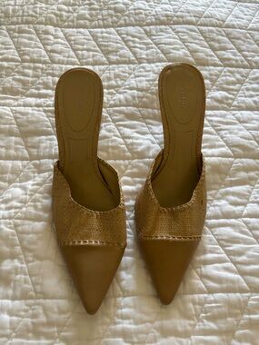 FIONI Clothing Tan Woven Pointed-Toe Slide Kitten Geels